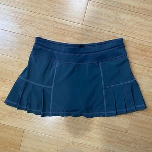 Athleta grey pleated skirt size xxs.